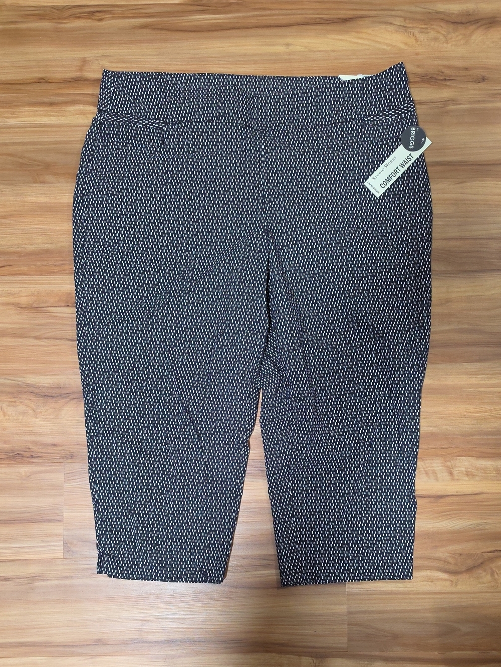 Studio Works Black & White Patterned Pull-On Capris